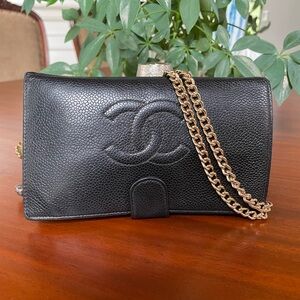 CHANEL Caviar leather CC Logo Bifold Long Wallet